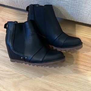 Black wedge boot, Amazon, size 6 work once , lightweight